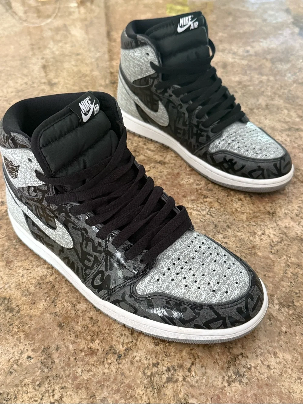 Nike Air Jordan 1 High OG Rebellionaire 555088-036 Size 10.5